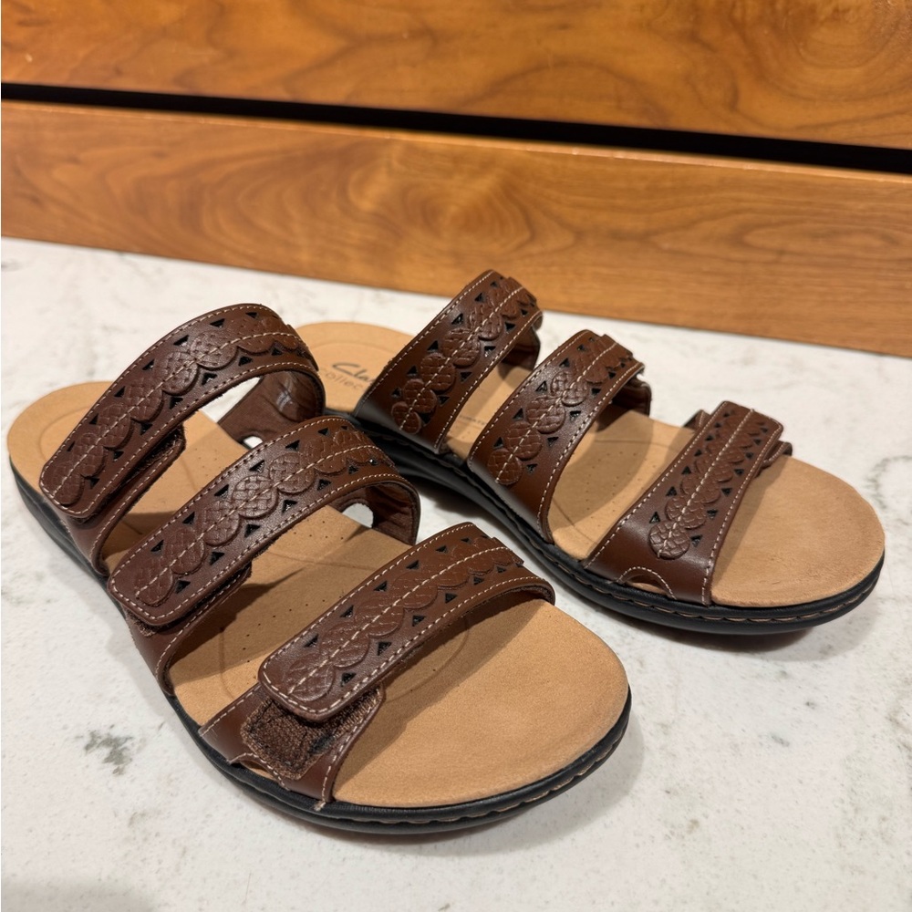 Comfortable Brown Slip-On Clarks Sandals with Adjustable Straps - Picture 3 of 4